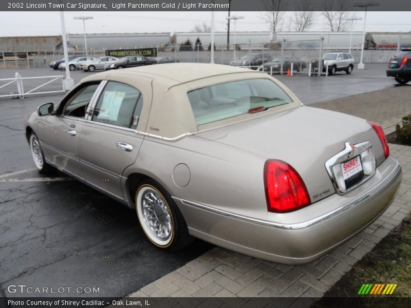 Light Parchment Gold / Light Parchment 2002 Lincoln Town Car Signature