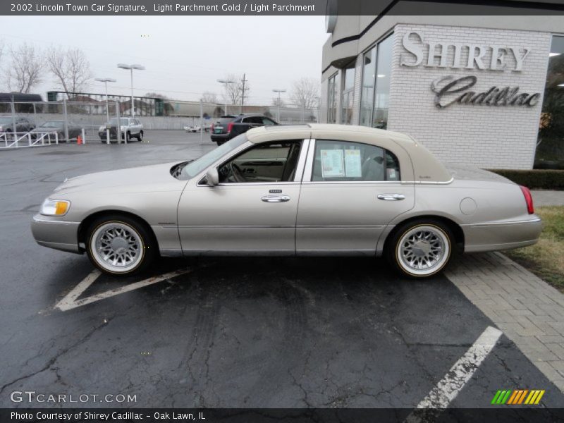 Light Parchment Gold / Light Parchment 2002 Lincoln Town Car Signature