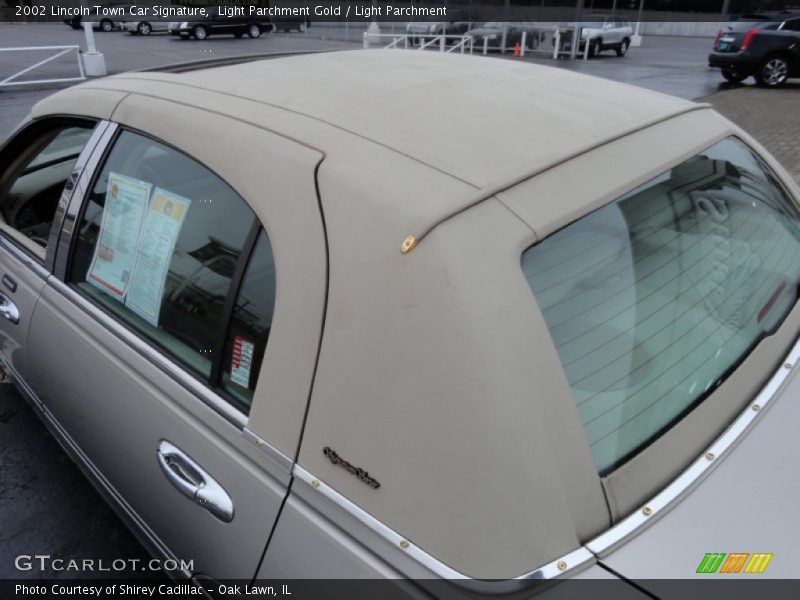 Light Parchment Gold / Light Parchment 2002 Lincoln Town Car Signature