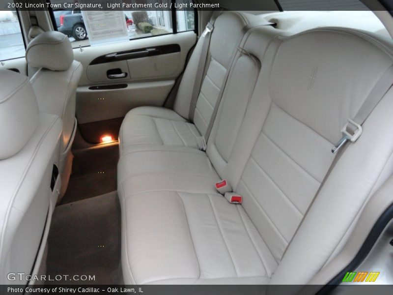  2002 Town Car Signature Light Parchment Interior