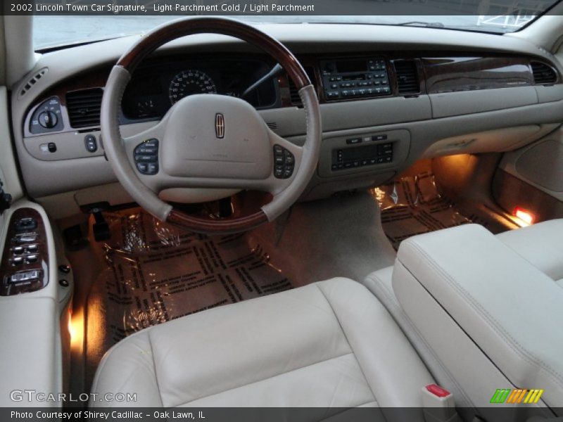  2002 Town Car Signature Light Parchment Interior