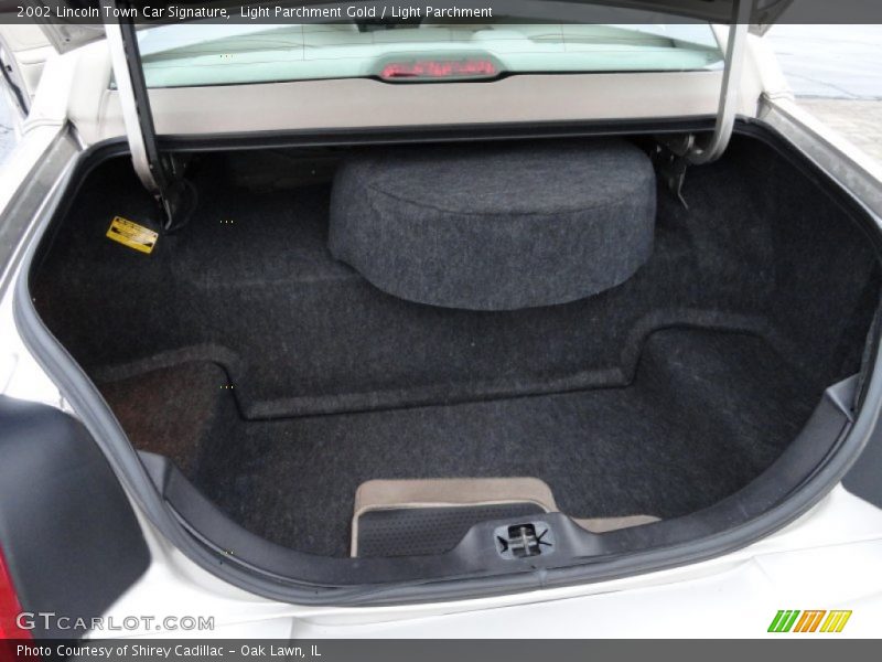  2002 Town Car Signature Trunk