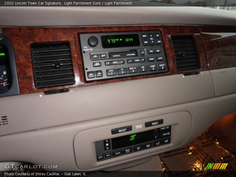Controls of 2002 Town Car Signature