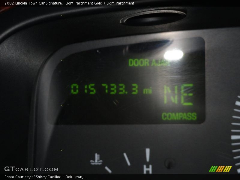 Light Parchment Gold / Light Parchment 2002 Lincoln Town Car Signature