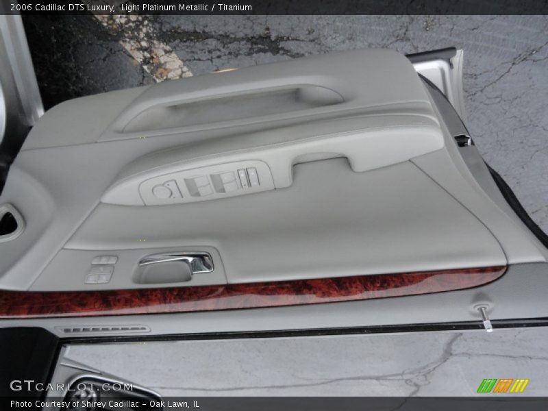 Light Platinum Metallic / Titanium 2006 Cadillac DTS Luxury