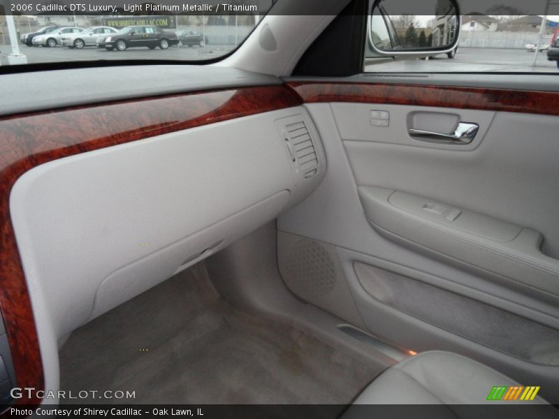 Light Platinum Metallic / Titanium 2006 Cadillac DTS Luxury
