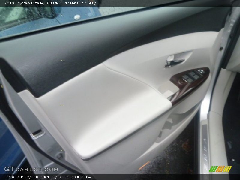Classic Silver Metallic / Gray 2010 Toyota Venza I4