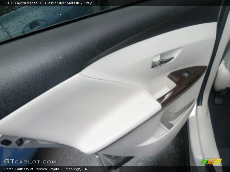 Classic Silver Metallic / Gray 2010 Toyota Venza I4