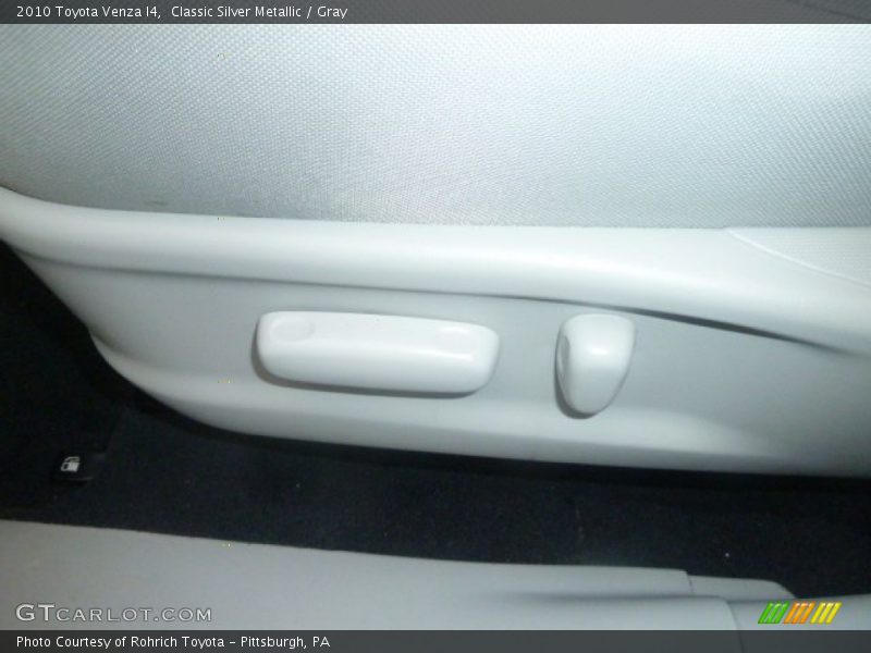 Classic Silver Metallic / Gray 2010 Toyota Venza I4