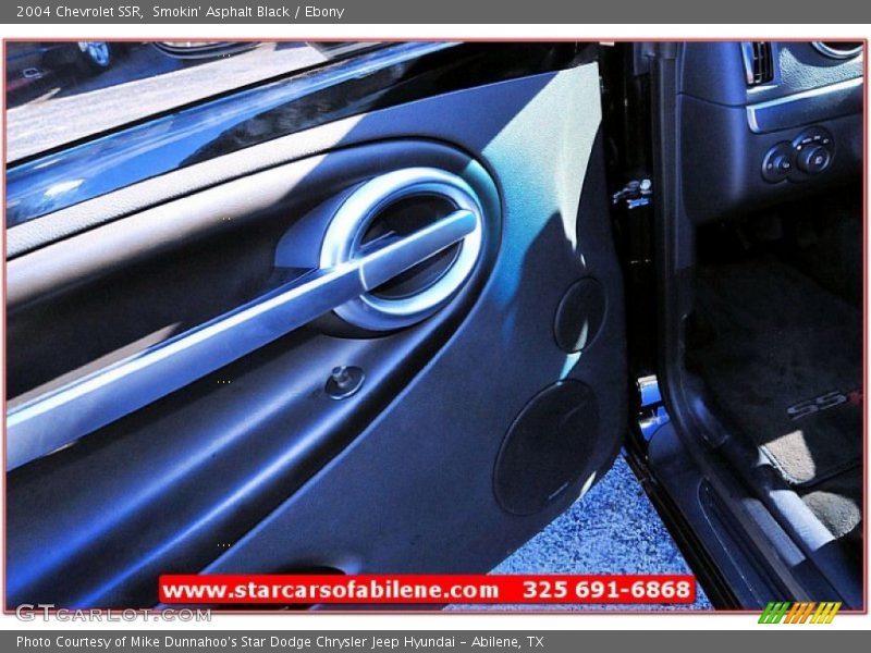 Smokin' Asphalt Black / Ebony 2004 Chevrolet SSR