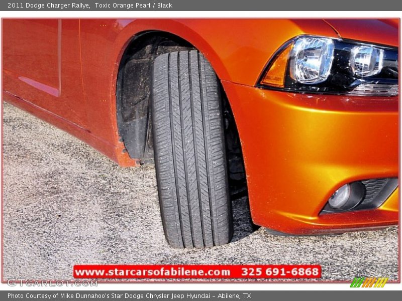 Toxic Orange Pearl / Black 2011 Dodge Charger Rallye