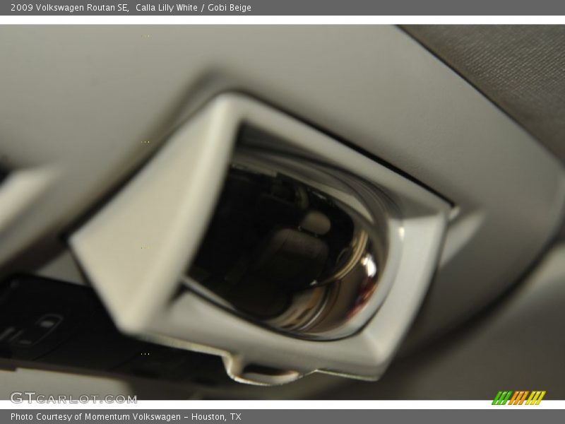 Calla Lilly White / Gobi Beige 2009 Volkswagen Routan SE
