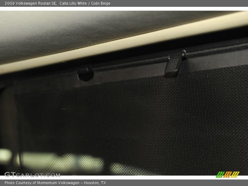 Calla Lilly White / Gobi Beige 2009 Volkswagen Routan SE