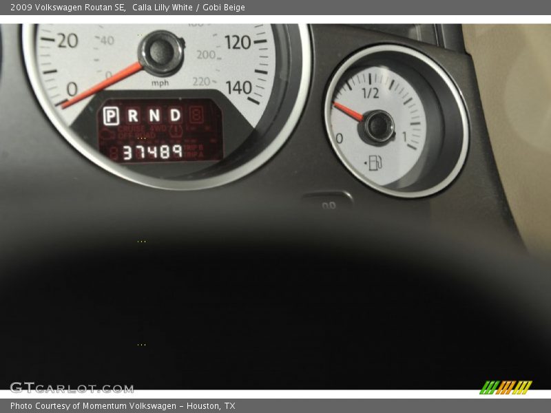 Calla Lilly White / Gobi Beige 2009 Volkswagen Routan SE