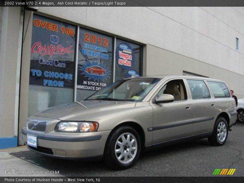 Ash Gold Metallic / Taupe/Light Taupe 2002 Volvo V70 2.4 Wagon