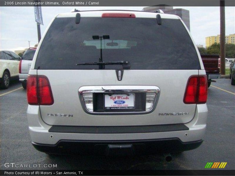 Oxford White / Camel 2006 Lincoln Navigator Ultimate