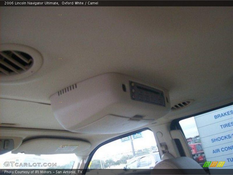 Oxford White / Camel 2006 Lincoln Navigator Ultimate