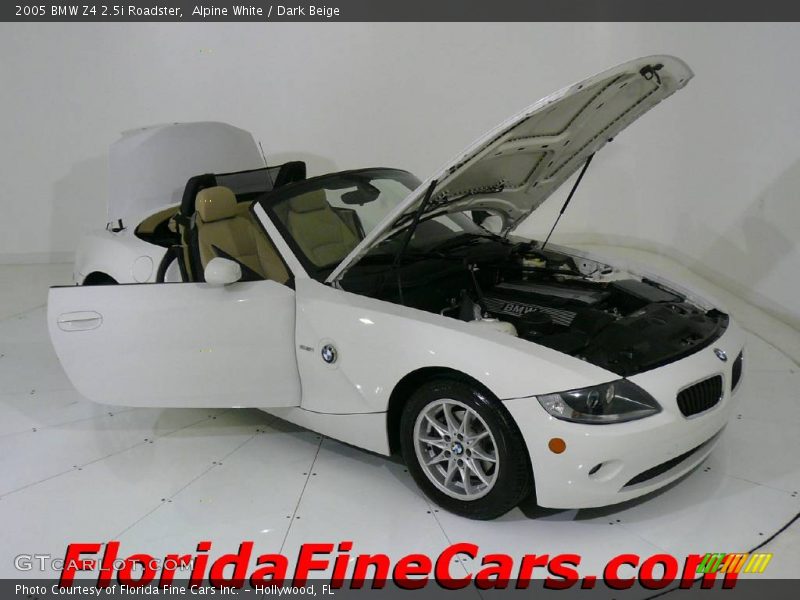 Alpine White / Dark Beige 2005 BMW Z4 2.5i Roadster