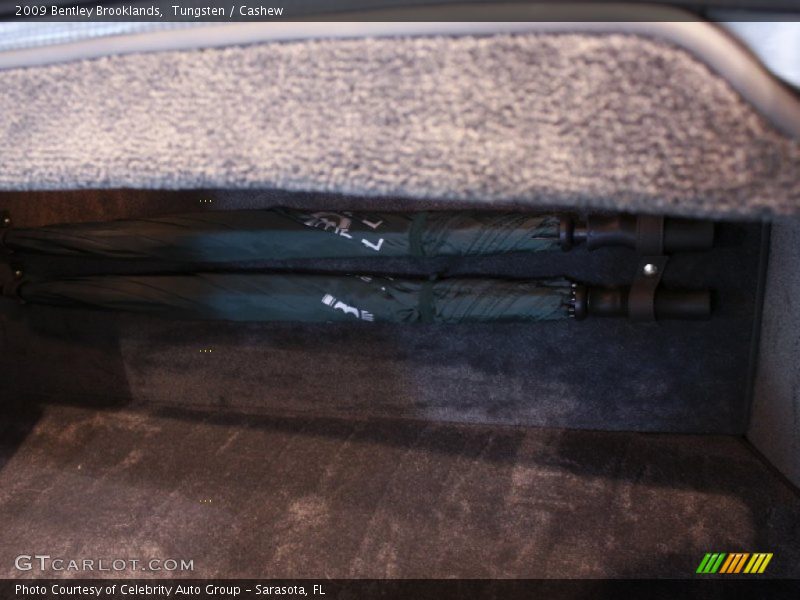Umbrellas in trunk - 2009 Bentley Brooklands 