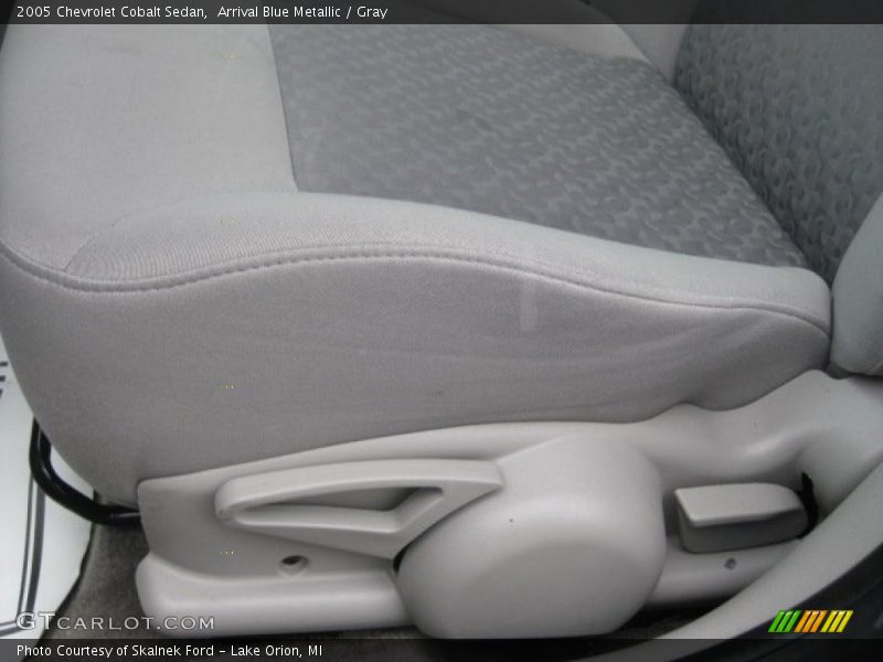 Arrival Blue Metallic / Gray 2005 Chevrolet Cobalt Sedan