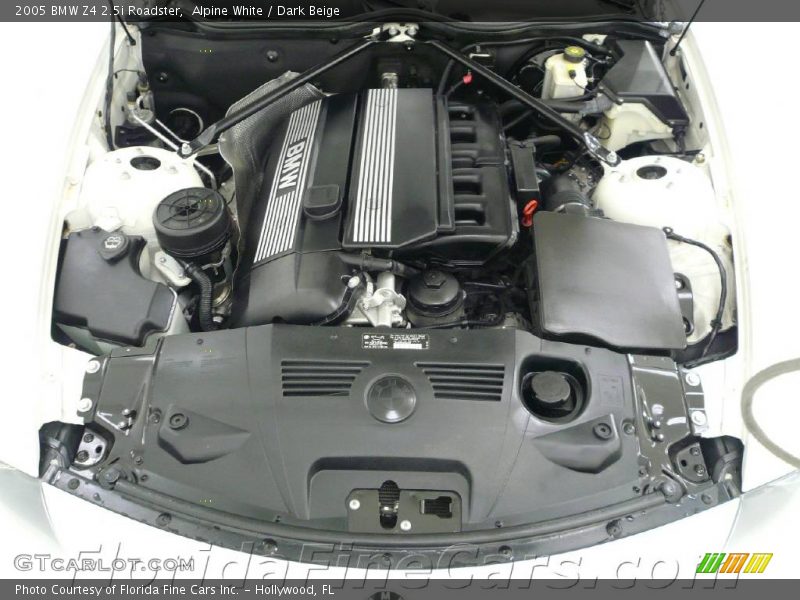 Alpine White / Dark Beige 2005 BMW Z4 2.5i Roadster