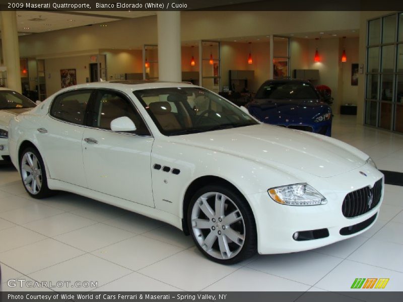 Front 3/4 View of 2009 Quattroporte 