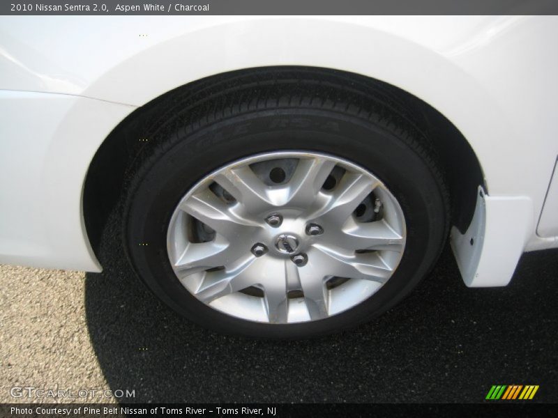 Aspen White / Charcoal 2010 Nissan Sentra 2.0