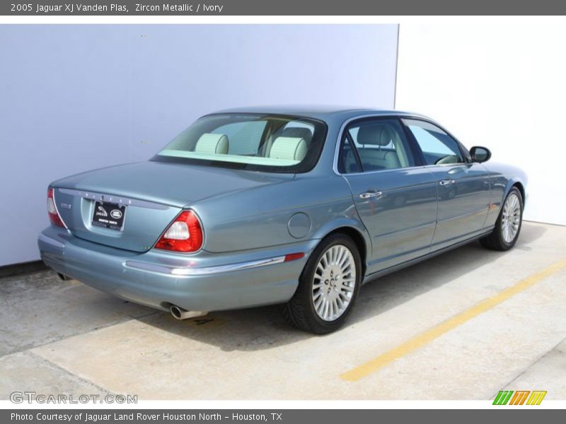 Zircon Metallic / Ivory 2005 Jaguar XJ Vanden Plas