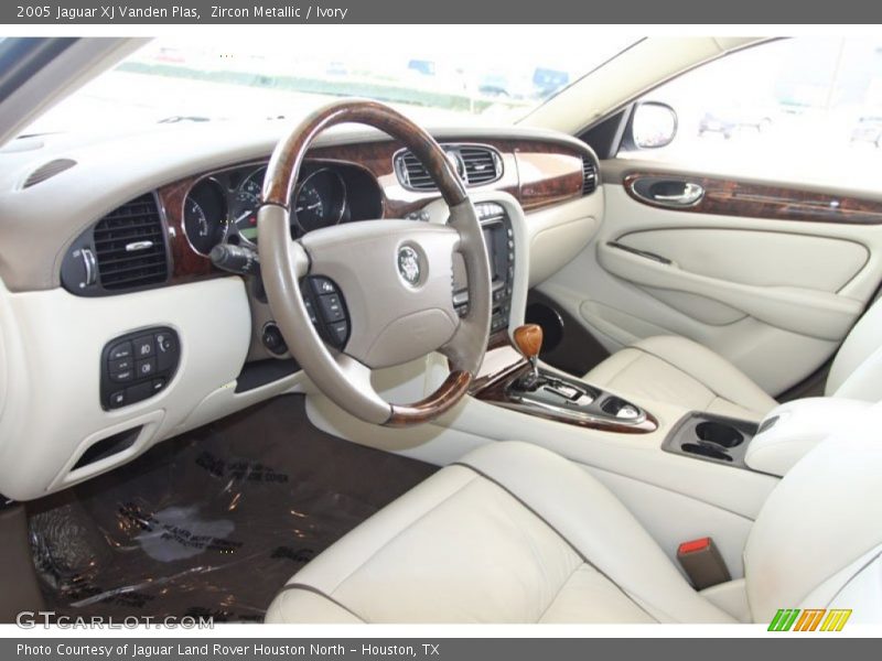  2005 XJ Vanden Plas Ivory Interior