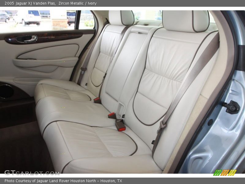  2005 XJ Vanden Plas Ivory Interior