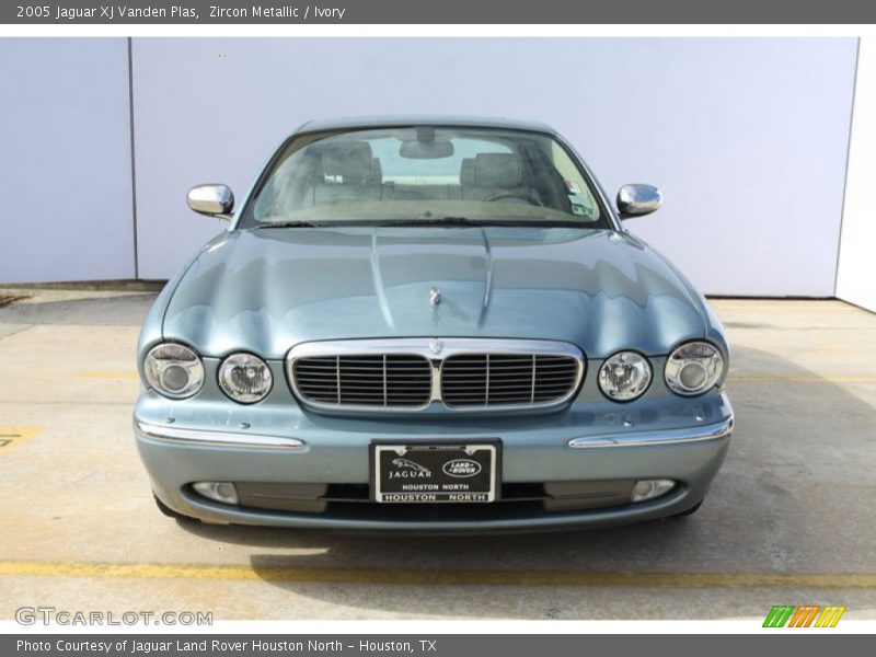 Zircon Metallic / Ivory 2005 Jaguar XJ Vanden Plas