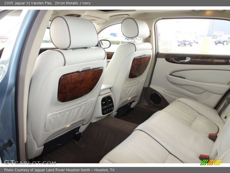  2005 XJ Vanden Plas Ivory Interior