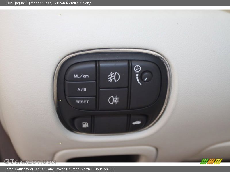 Controls of 2005 XJ Vanden Plas