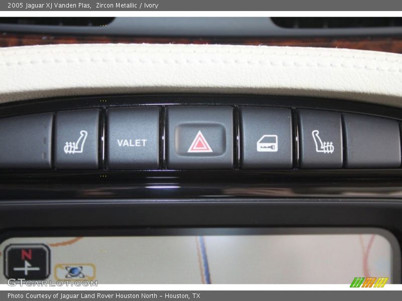 Zircon Metallic / Ivory 2005 Jaguar XJ Vanden Plas