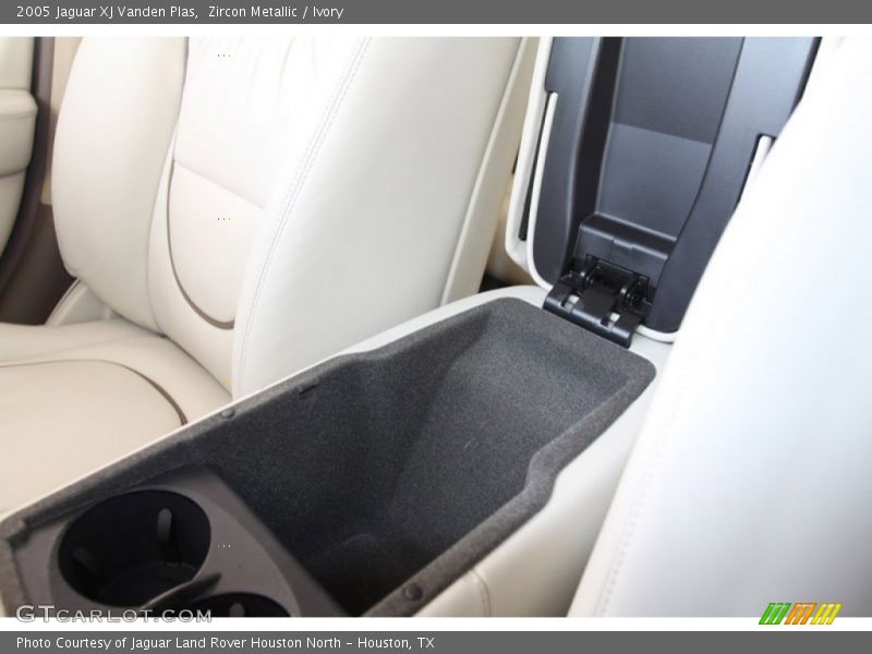 Zircon Metallic / Ivory 2005 Jaguar XJ Vanden Plas