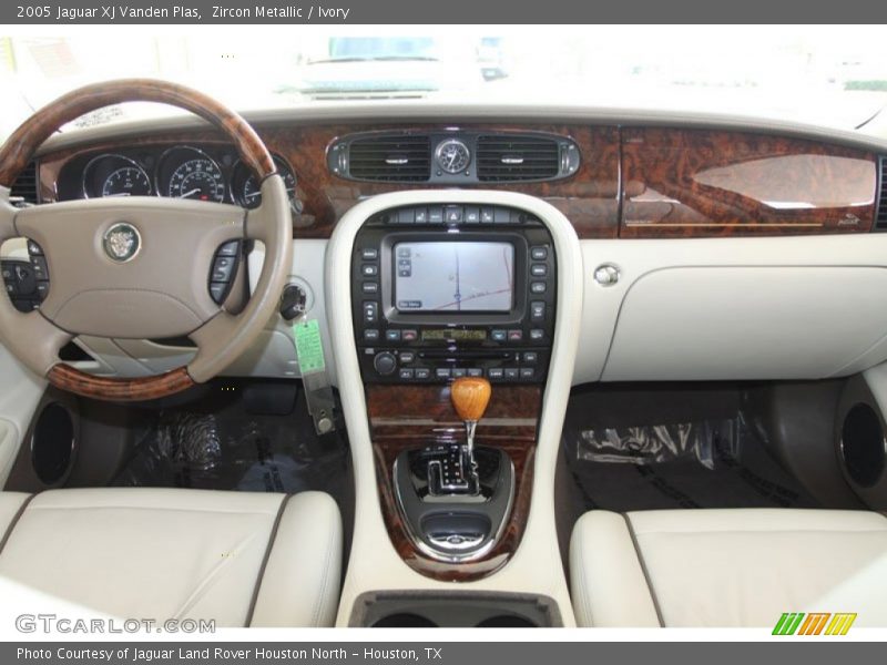 Dashboard of 2005 XJ Vanden Plas