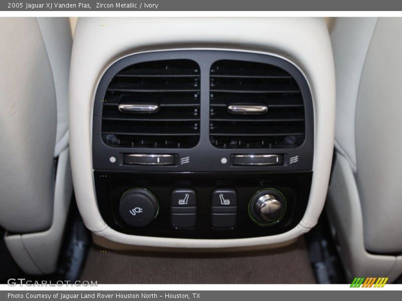 Zircon Metallic / Ivory 2005 Jaguar XJ Vanden Plas