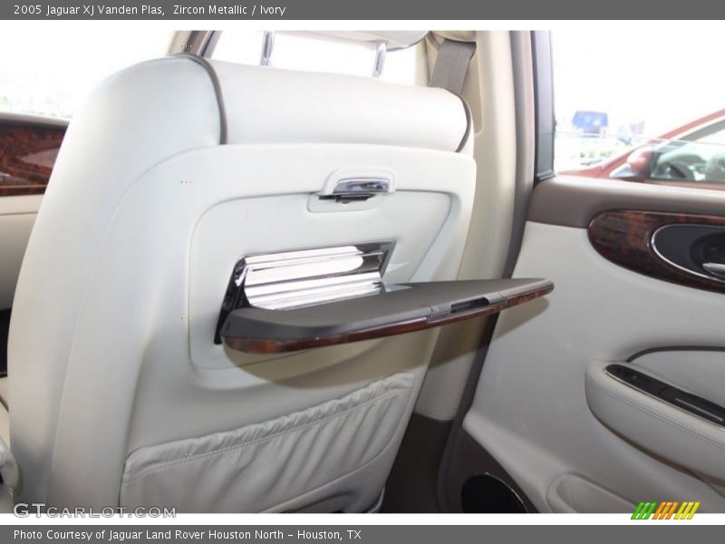 Zircon Metallic / Ivory 2005 Jaguar XJ Vanden Plas