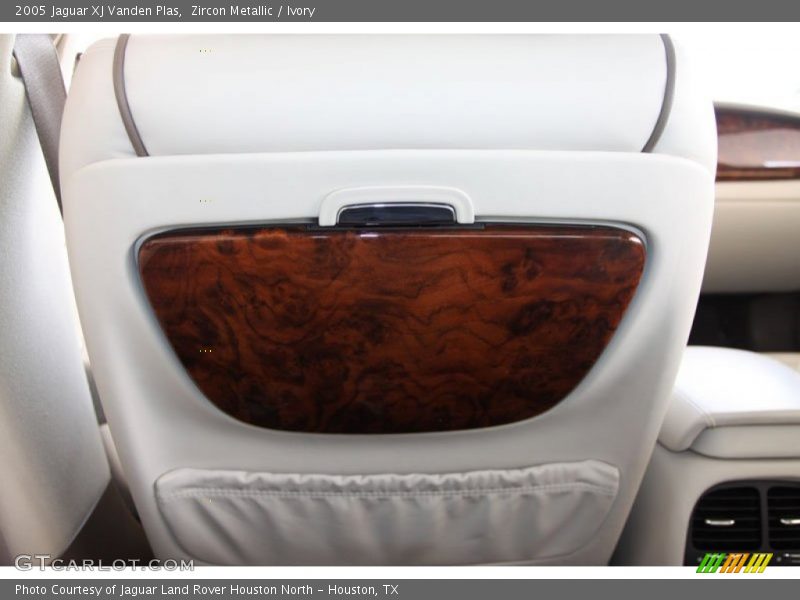 Zircon Metallic / Ivory 2005 Jaguar XJ Vanden Plas