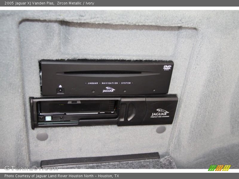 Zircon Metallic / Ivory 2005 Jaguar XJ Vanden Plas