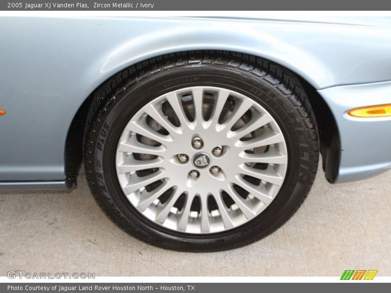  2005 XJ Vanden Plas Wheel