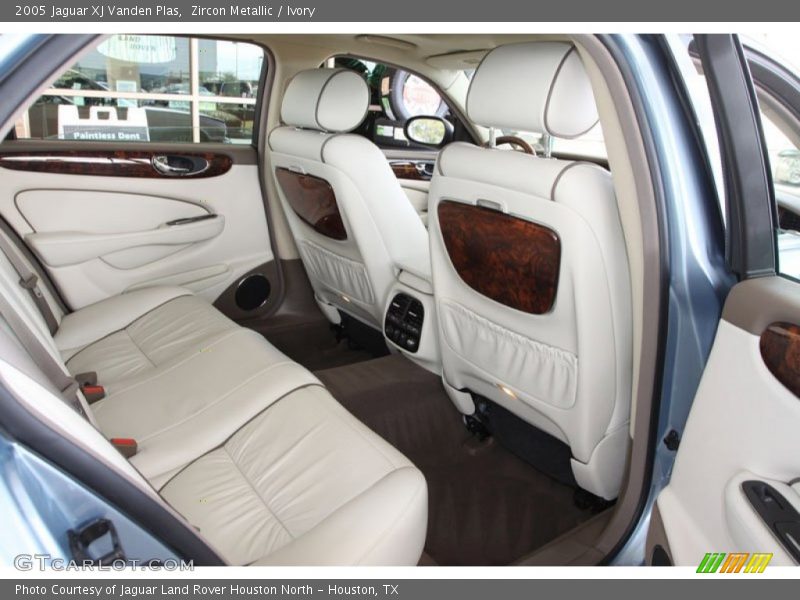  2005 XJ Vanden Plas Ivory Interior