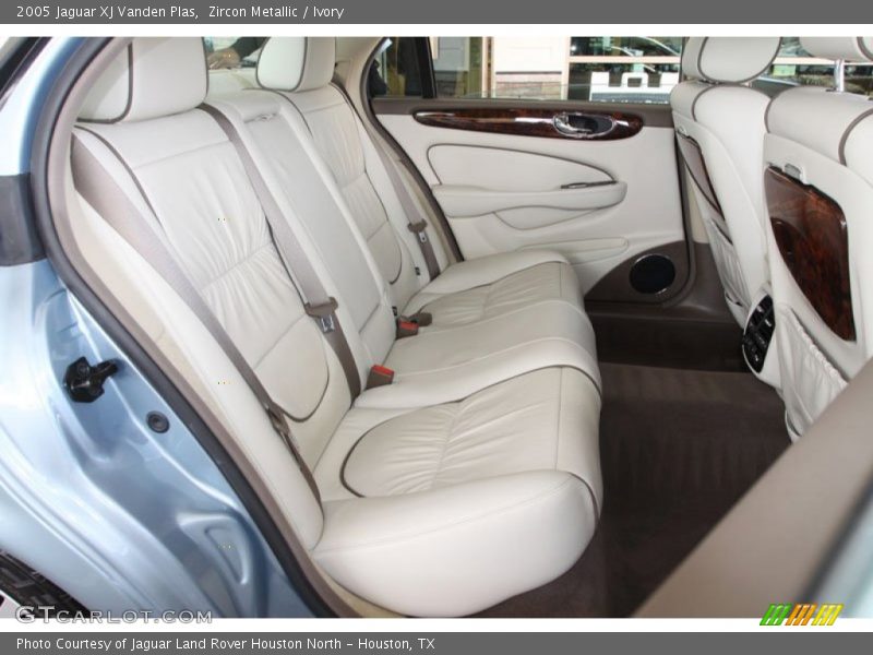  2005 XJ Vanden Plas Ivory Interior