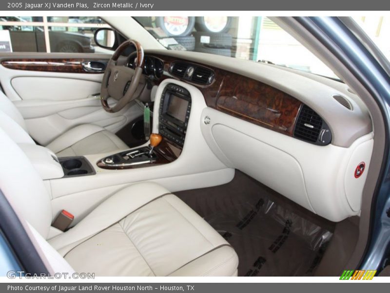 2005 XJ Vanden Plas Ivory Interior