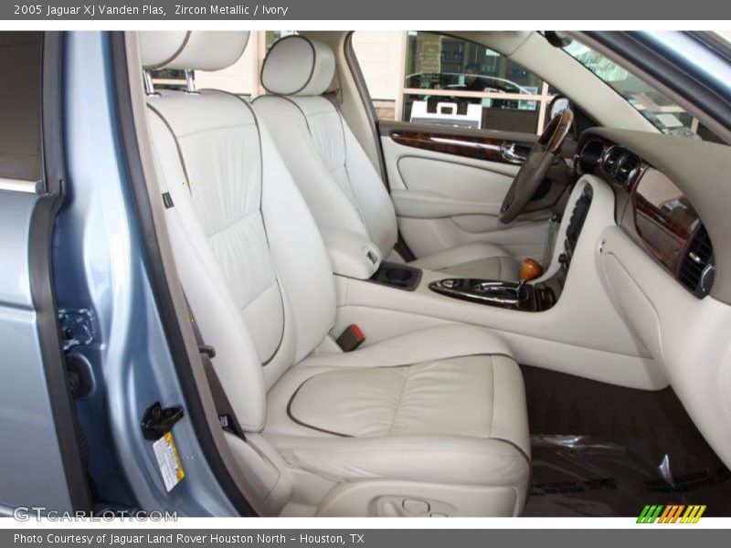 Zircon Metallic / Ivory 2005 Jaguar XJ Vanden Plas
