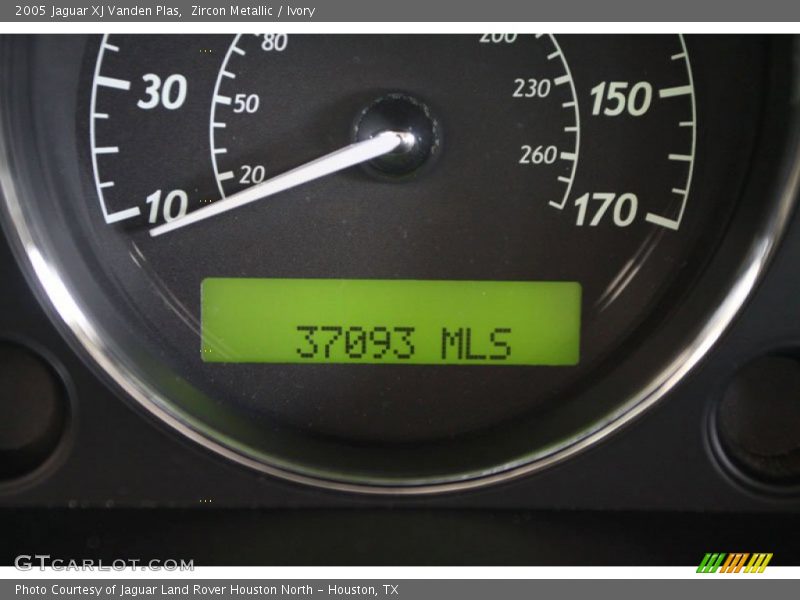 Zircon Metallic / Ivory 2005 Jaguar XJ Vanden Plas
