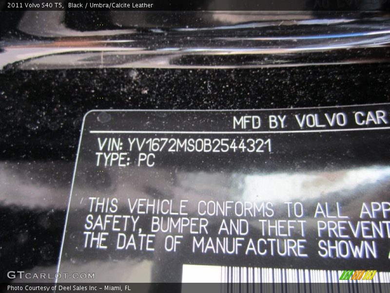 Black / Umbra/Calcite Leather 2011 Volvo S40 T5