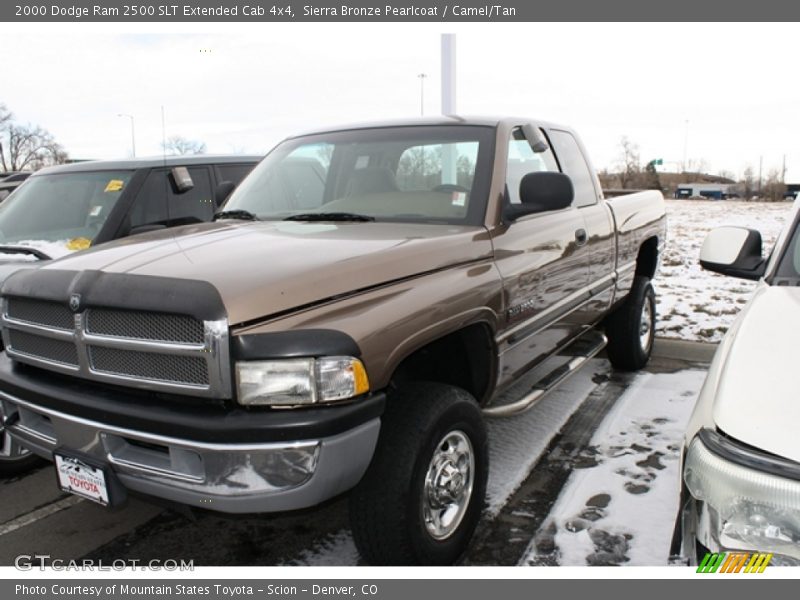 Front 3/4 View of 2000 Ram 2500 SLT Extended Cab 4x4