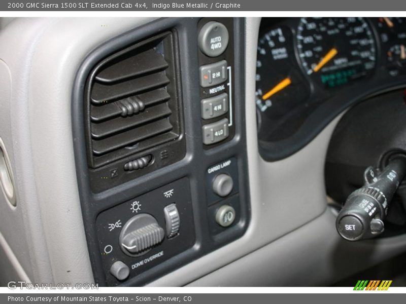 Controls of 2000 Sierra 1500 SLT Extended Cab 4x4