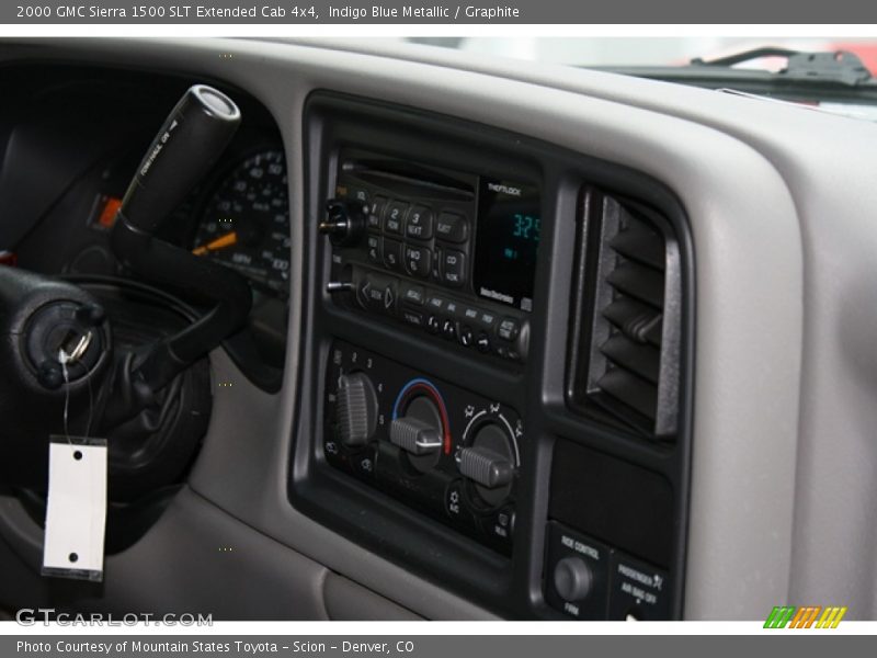 Controls of 2000 Sierra 1500 SLT Extended Cab 4x4